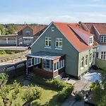 Дом отдыха With Billard Table And Location