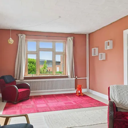 With Billard Table And Location *