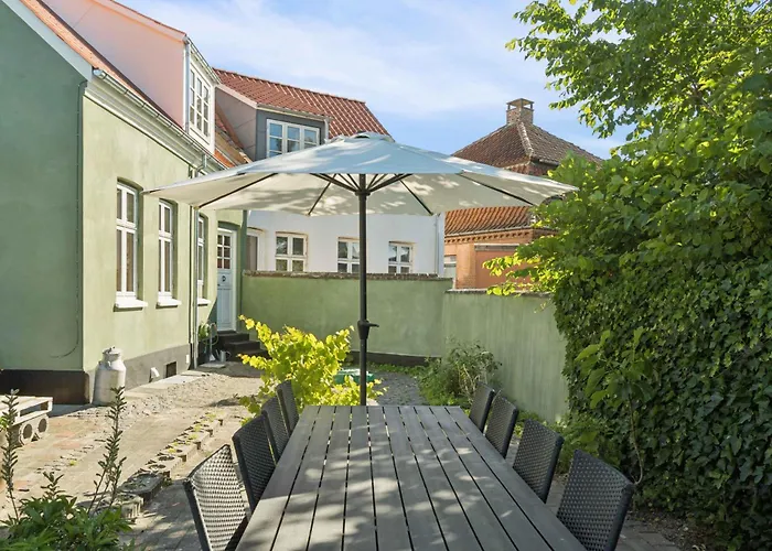 With Billard Table And Location * Grenå