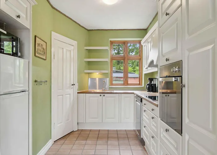 With Billard Table And Location *