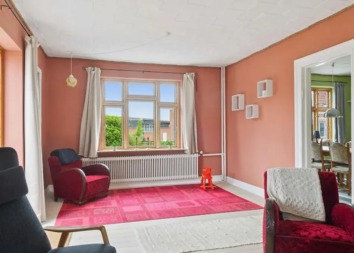 With Billard Table And Location *