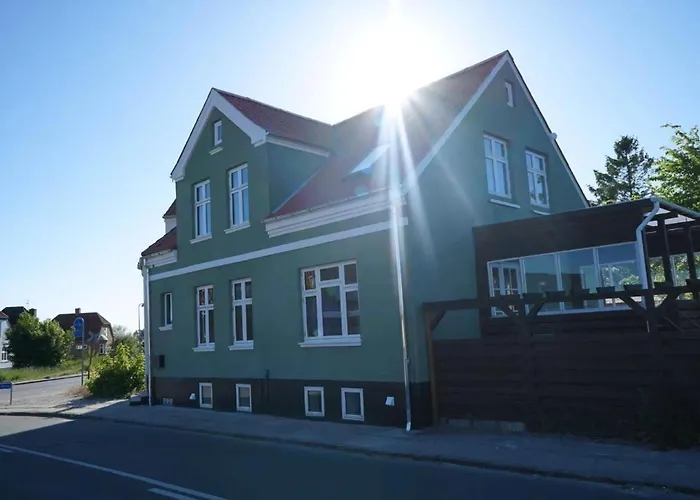 With Billard Table And Location